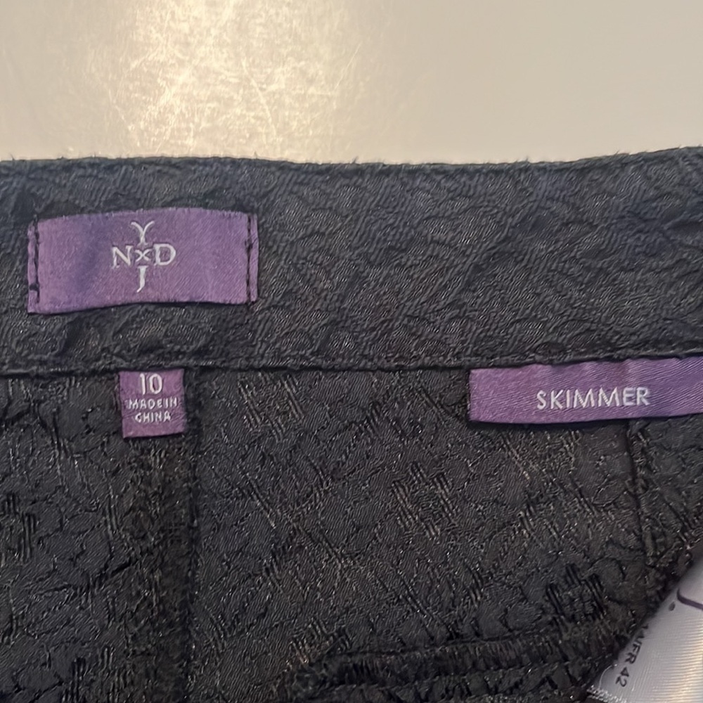 NYDJ Women's Cactus Flower Skimmer Pants Black Size 10 - Picture 8 of 12